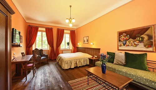 Double Room (with Extra Bed - Castle View)