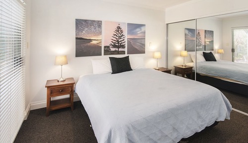 Villa 2 Bed 1 Bathroom + Wood Log fire (Second Bedroom Upstairs)