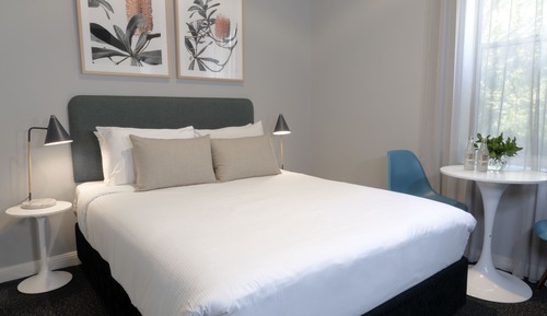 Deluxe Double, Shared Bathroom