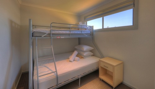 2 Bedroom Elevated Bush view Cabin