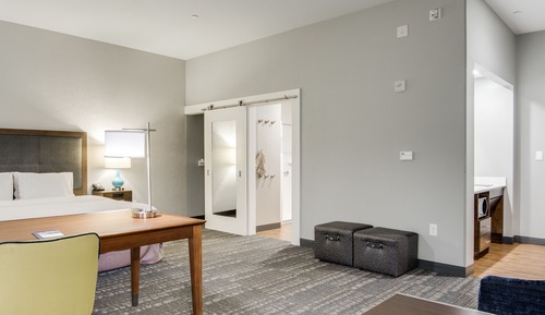 Studio, 1 King Bed, Non Smoking, Kitchenette