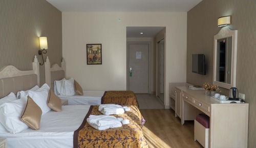 Standard Room, Partial Sea View