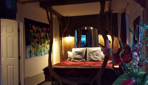 Honeymoon Suite, 1 King Bed, Refrigerator & Microwave