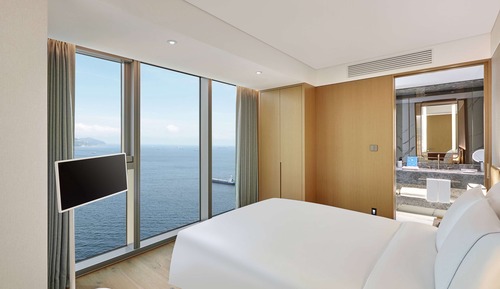 Suite, 2 Double Beds, Non Smoking, Corner