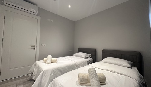 Deluxe Condo, 2 Bedrooms, Terrace