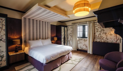 Deluxe Suite, 1 King Bed, Pets Not Allowed, Garden Area