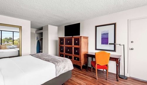 Standard Room, 1 King Bed, Refrigerator & Microwave, Pool View
