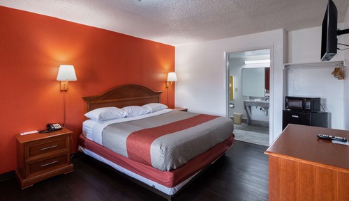 Deluxe Room, 1 King Bed, Smoking, Refrigerator & Microwave