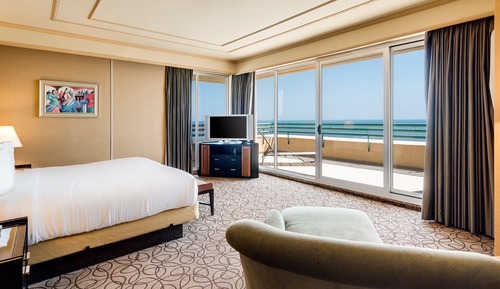 Oceanfront Premium King Suite with Balcony
