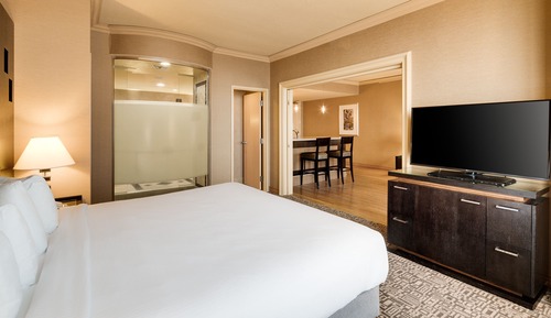 Ocean View High Floor King Suite, Roll-In Shower