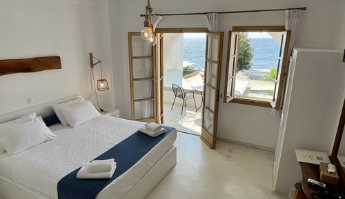 Studio, Sea View