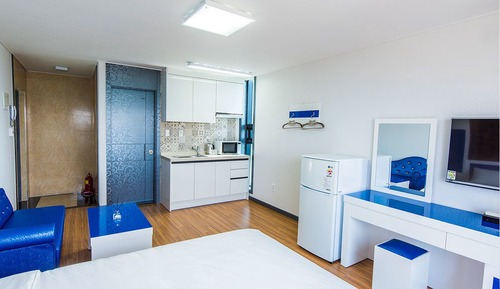 Room B (15py)
