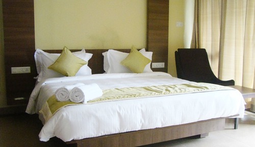 Deluxe Double Room, 1 King Bed, Balcony, Mountain View