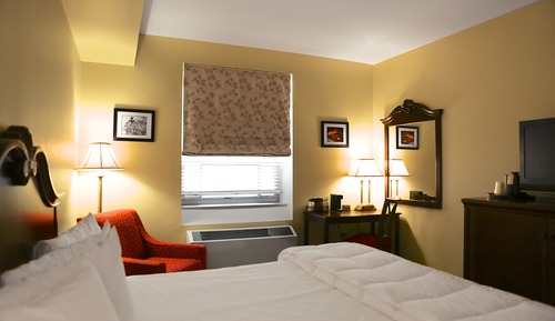 Basic Room, 1 King Bed, Non Smoking
