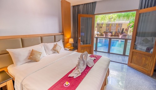 Deluxe Pool Access