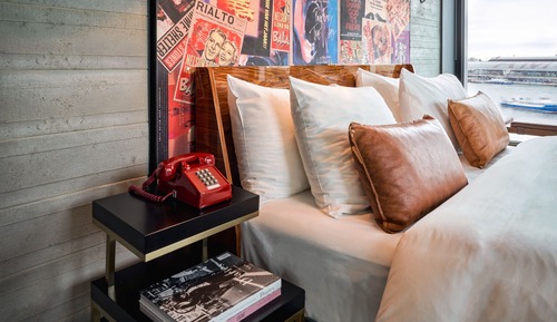 Room, City View, Corner (Sir Corner)