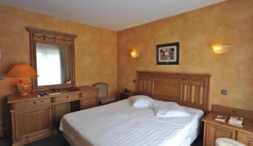 Standard Room, Bathtub