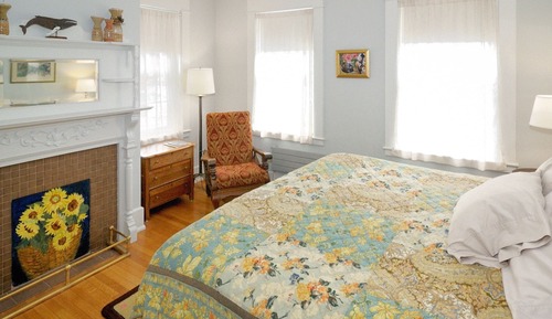 Deluxe Room, 1 King Bed with Sofa bed