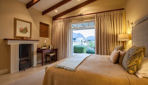 Deluxe Room, Poolside