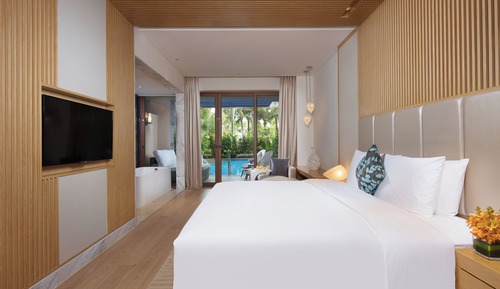 Room, 1 King Bed, Non Smoking (Lagoon Pool)