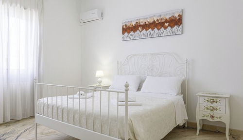 Room (Rosa di Francia)