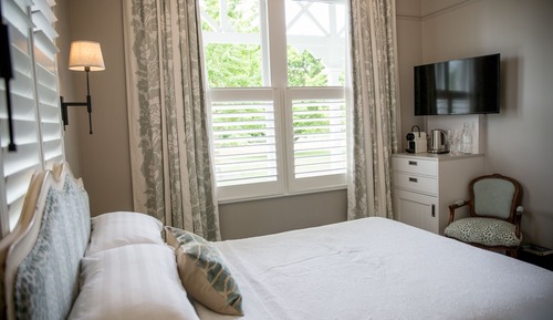 Classic Room, 1 Queen Bed, Non Smoking, Garden View