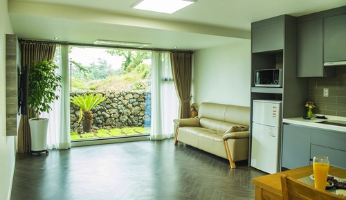 Dan Villa (Floors are randomly assigned)