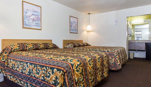 Standard Room, 2 Queen Beds, Smoking