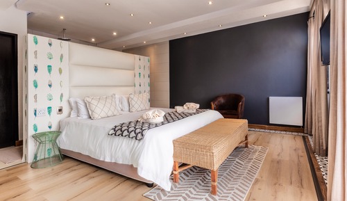 Luxury Room (Tourmaline)