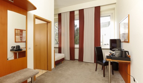 Basic Single Room, 1 Twin Bed, Non Smoking