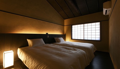 Whole Rent Town House, 2 Single Beds and 3 Japanese Futons