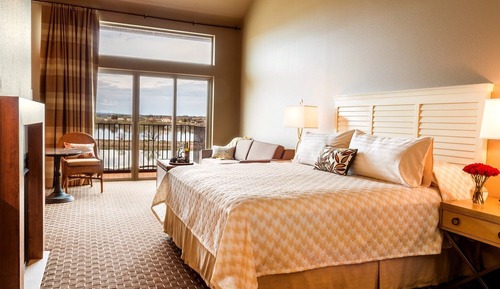 Grand Room, 1 King Bed (Cru | Riverfront)