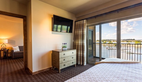 Suite, 1 King Bed (Riverfront)