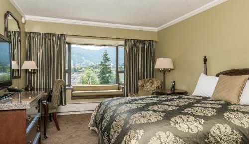 Double Room with Two Double Beds and City View 