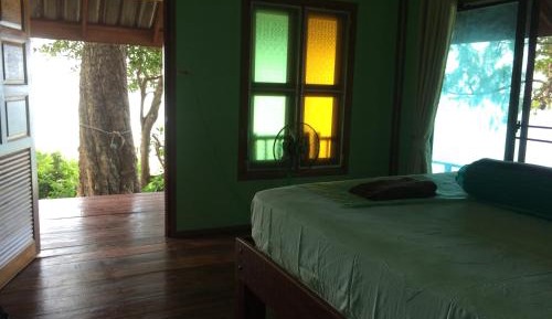 Bamboo Bungalow - Beachfront Panorama View A - Fan