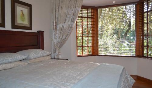 Deluxe Queen Suite