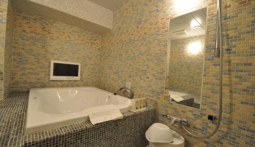 Standard Twin Room with Private Bathroom