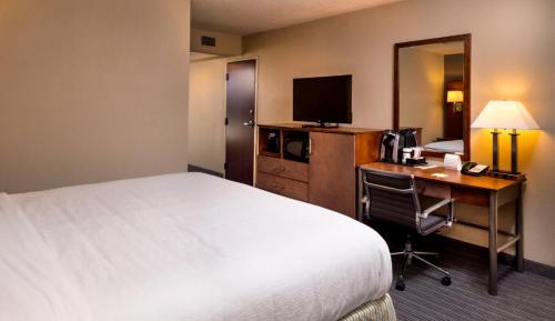 King Room - Mobility Access/Roll in Shower - Non-Smoking