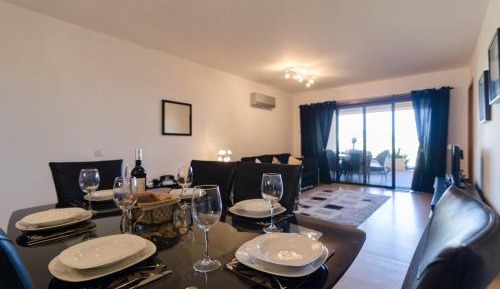 Two-Bedroom Apartment with private Garden and Pool