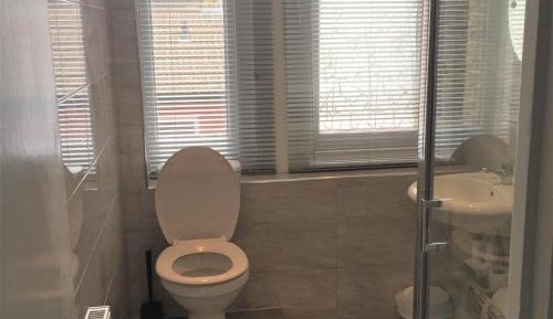 Family Room with Shared Bathroom (4 Adults)