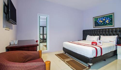 RedDoorz Double Room