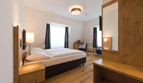 Double Room with Side Lake View