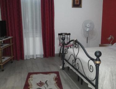 Deluxe Room (2 Adults + 1 Child)