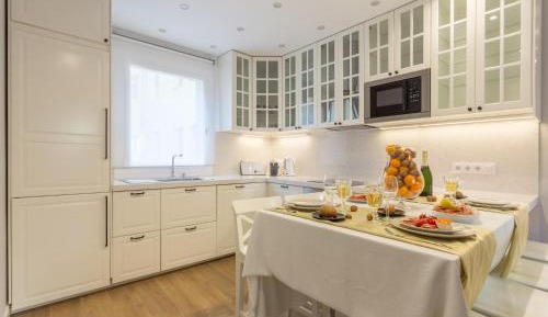 Deluxe Four-Bedroom Apartment