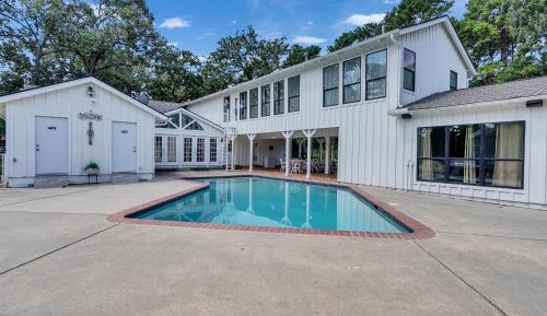 Seven-Bedroom House