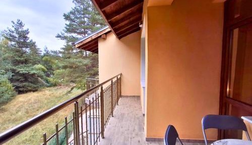 Two-Bedroom Apartment with Mountain View