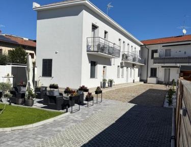 Deluxe One-Bedroom Apartment with Garden View