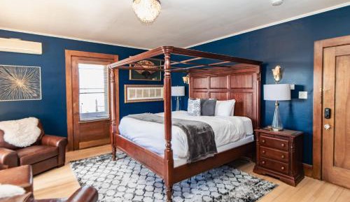 Deluxe King Suite
