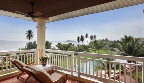 Prestige King Suite with Club Access  - Pool/Sea View