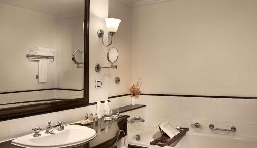 Luxury King Room with Pool and Garden View